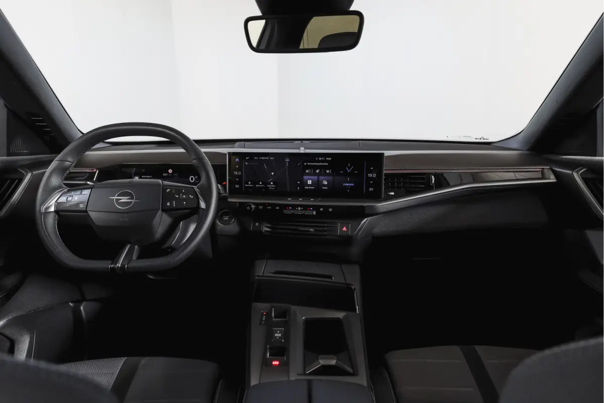 1.2 Turbo Hybrid GS | Dig. Cockpit | Adapt. Cruise | Stoel-+Stuurverw. | PDC | Camera | NAV + App. Connect | LM 19" | 3150