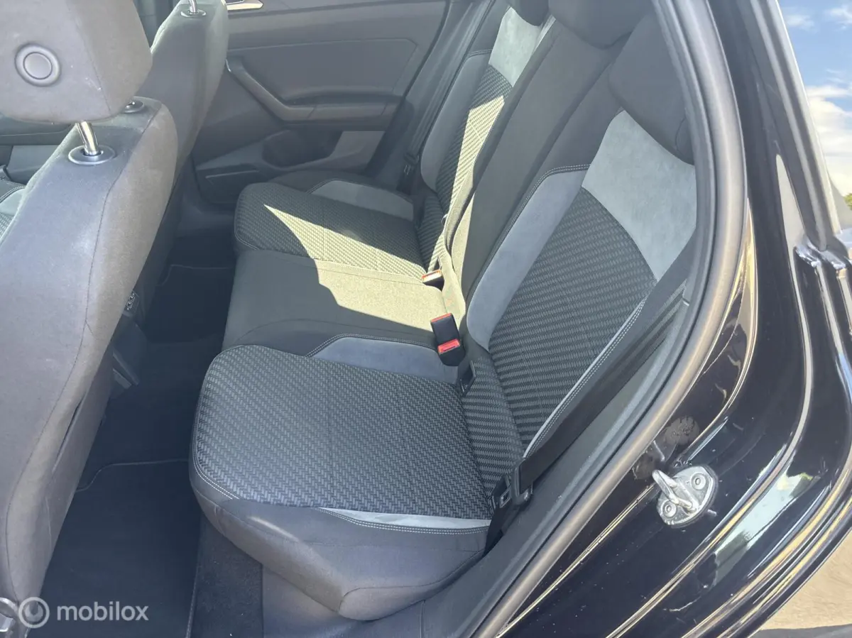 1.0 TSI R line 2019 zwart