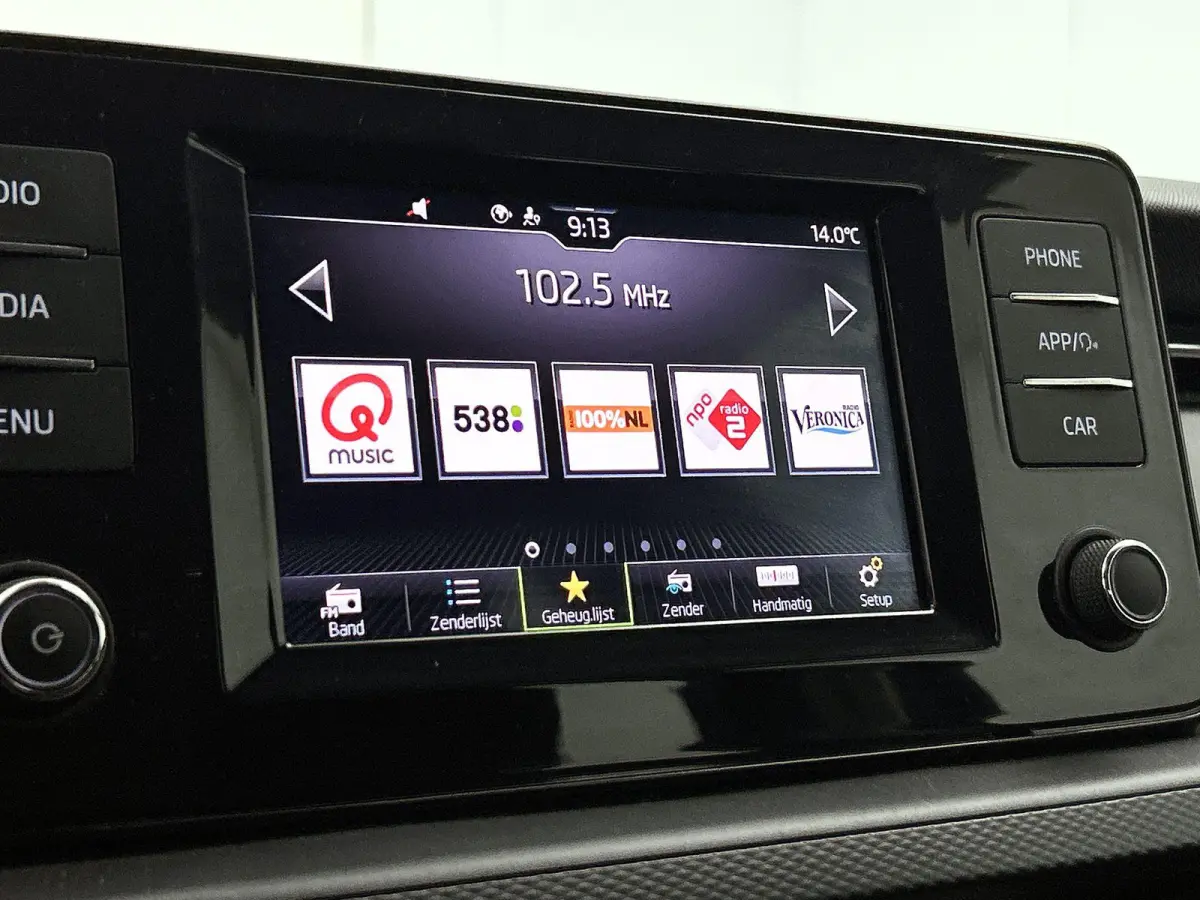 1.0 TSI Active 95 PK | CRUISE CONTROL | AIRCO | APPLE CARPLAY | LED | RIJSTROOKSENSOR MET CORRECTIE