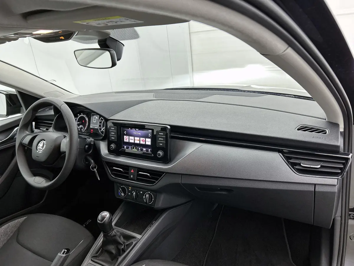 1.0 TSI Active 95 PK | CRUISE CONTROL | AIRCO | APPLE CARPLAY | LED | RIJSTROOKSENSOR MET CORRECTIE