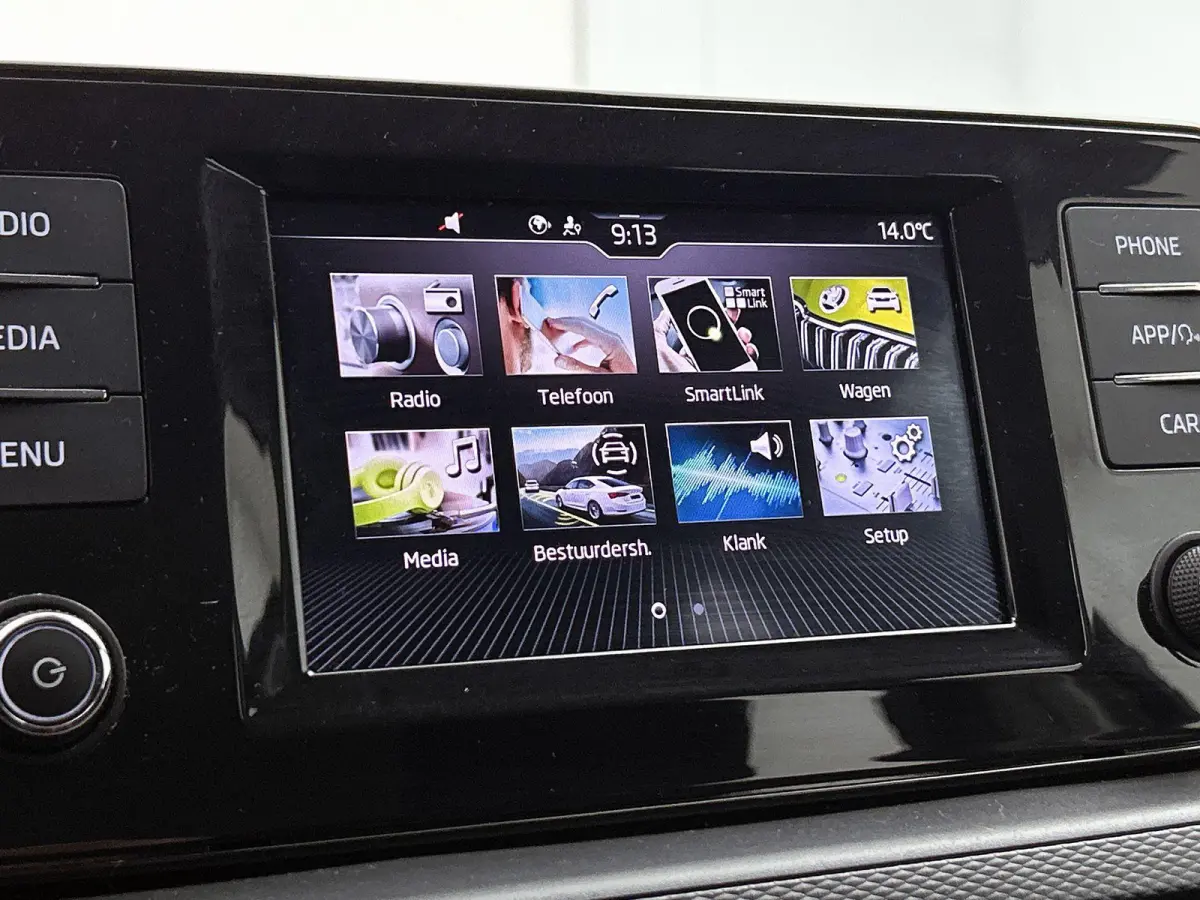 1.0 TSI Active 95 PK | CRUISE CONTROL | AIRCO | APPLE CARPLAY | LED | RIJSTROOKSENSOR MET CORRECTIE