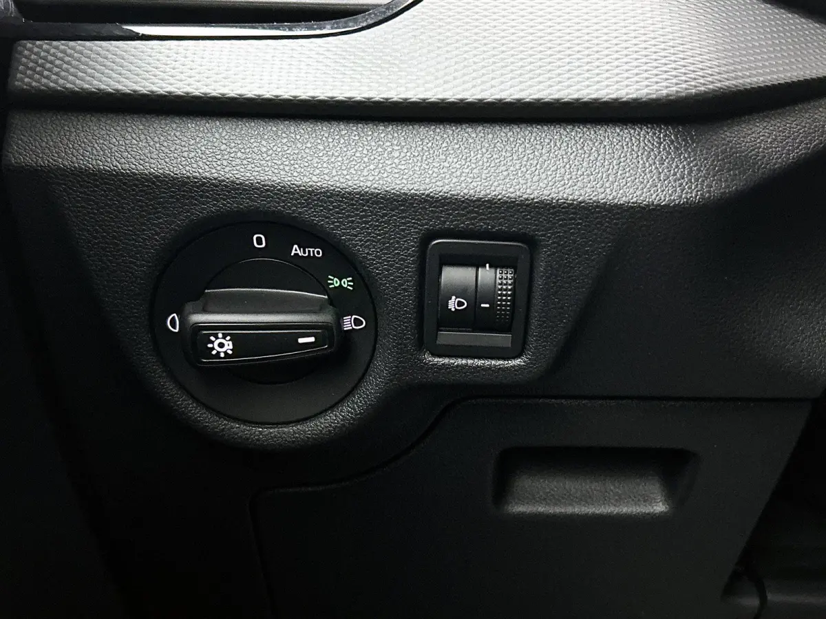 1.0 TSI Active 95 PK | CRUISE CONTROL | AIRCO | APPLE CARPLAY | LED | RIJSTROOKSENSOR MET CORRECTIE
