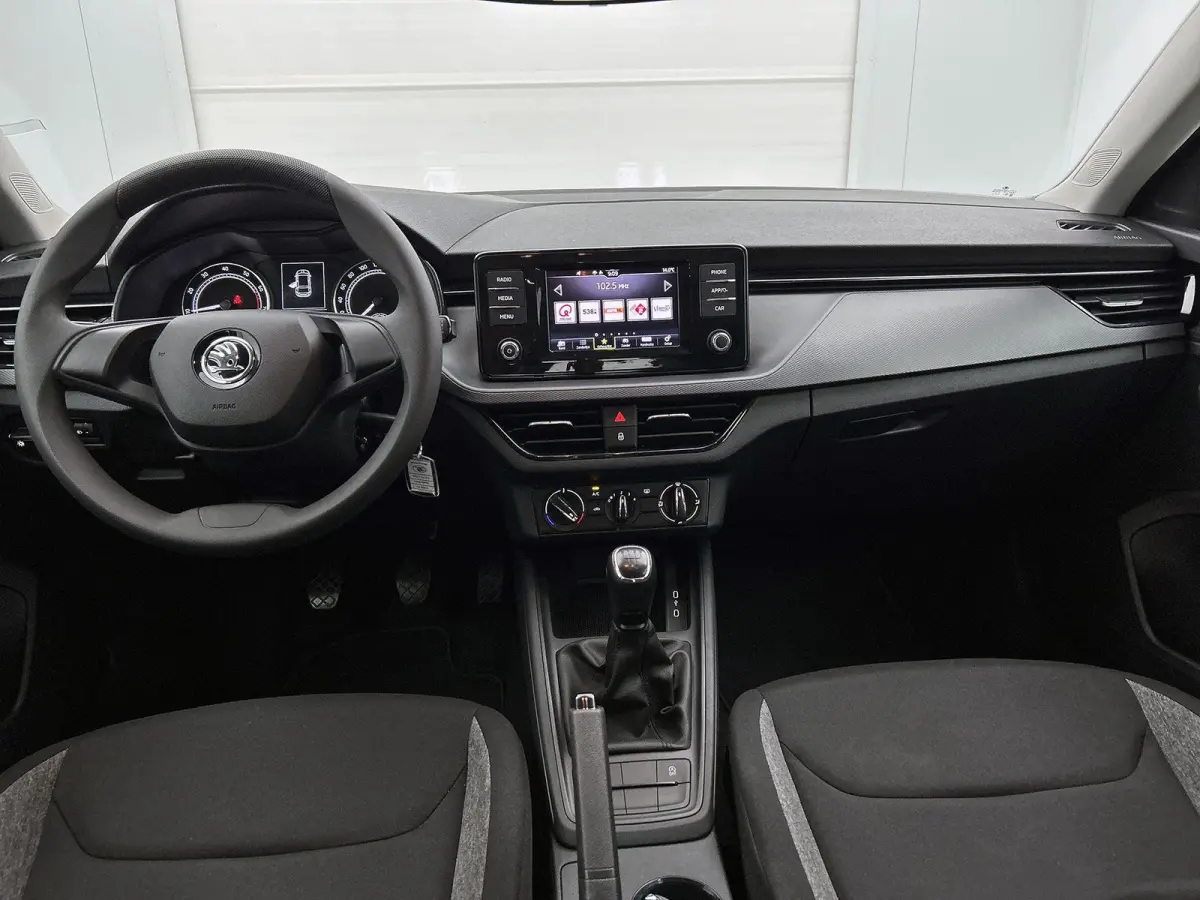 1.0 TSI Active 95 PK | CRUISE CONTROL | AIRCO | APPLE CARPLAY | LED | RIJSTROOKSENSOR MET CORRECTIE