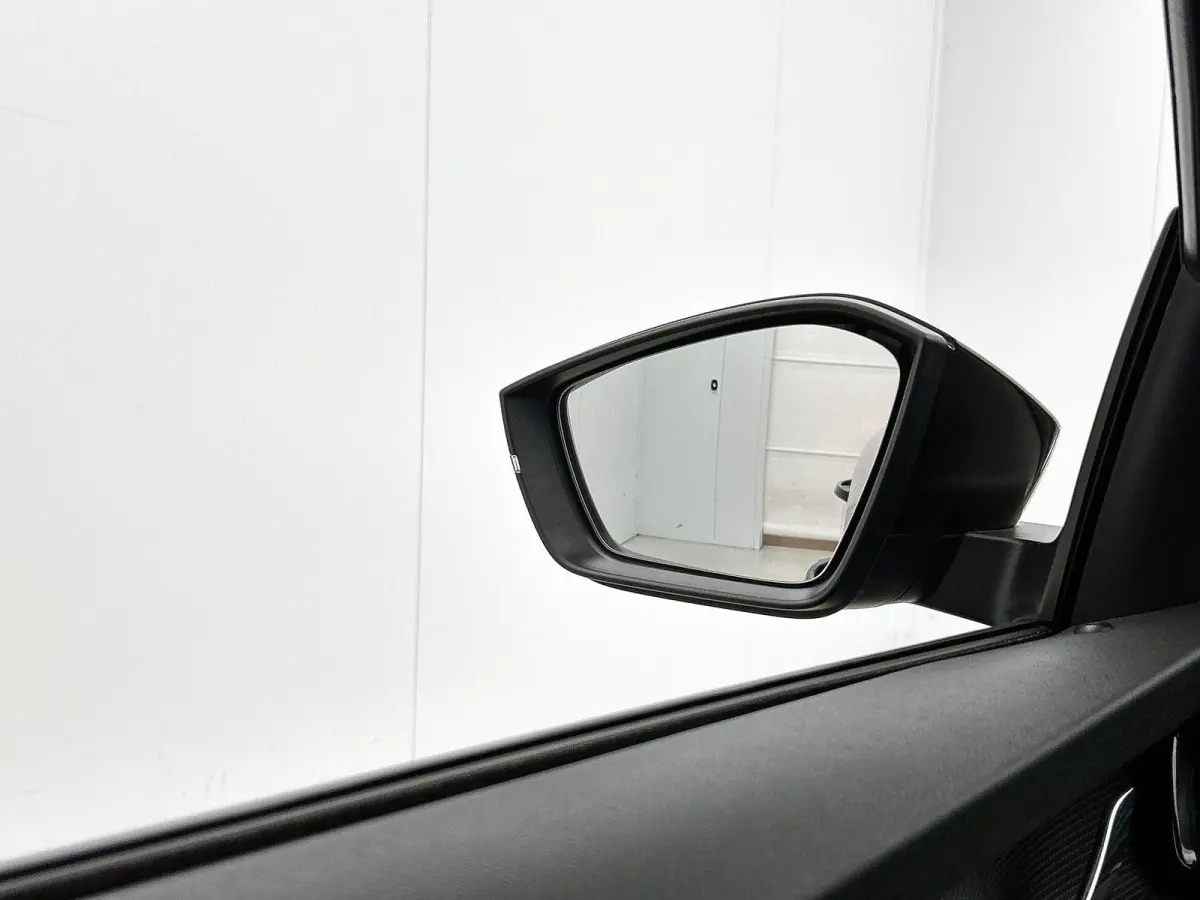 1.0 TSI Active 95 PK | CRUISE CONTROL | AIRCO | APPLE CARPLAY | LED | RIJSTROOKSENSOR MET CORRECTIE