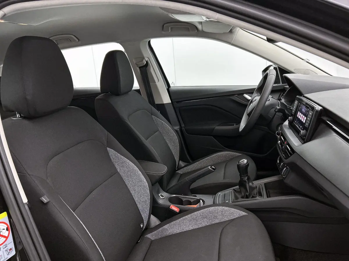 1.0 TSI Active 95 PK | CRUISE CONTROL | AIRCO | APPLE CARPLAY | LED | RIJSTROOKSENSOR MET CORRECTIE