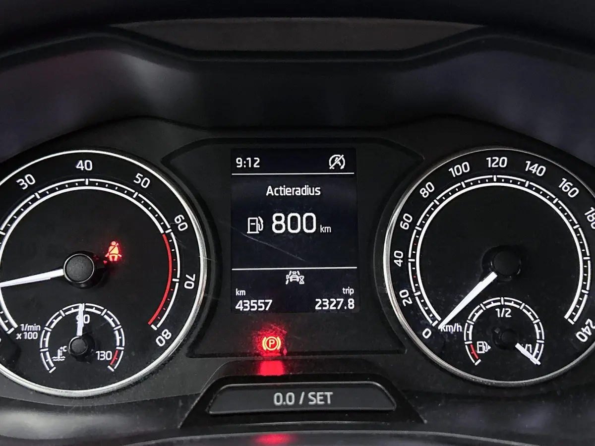 1.0 TSI Active 95 PK | CRUISE CONTROL | AIRCO | APPLE CARPLAY | LED | RIJSTROOKSENSOR MET CORRECTIE