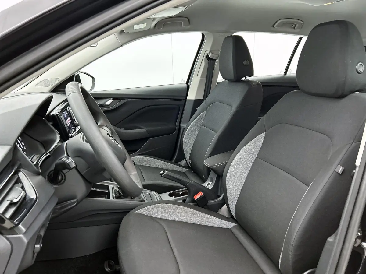 1.0 TSI Active 95 PK | CRUISE CONTROL | AIRCO | APPLE CARPLAY | LED | RIJSTROOKSENSOR MET CORRECTIE