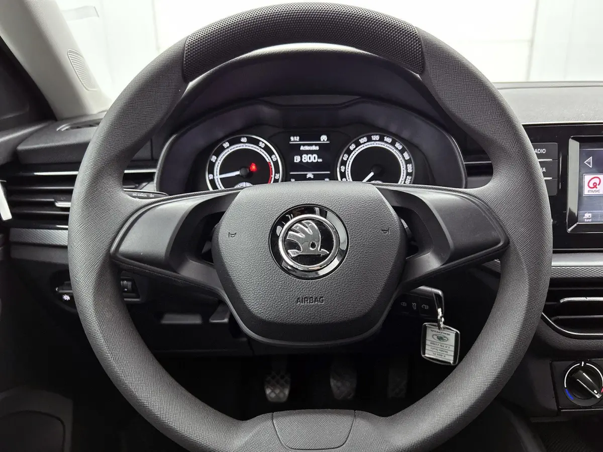 1.0 TSI Active 95 PK | CRUISE CONTROL | AIRCO | APPLE CARPLAY | LED | RIJSTROOKSENSOR MET CORRECTIE