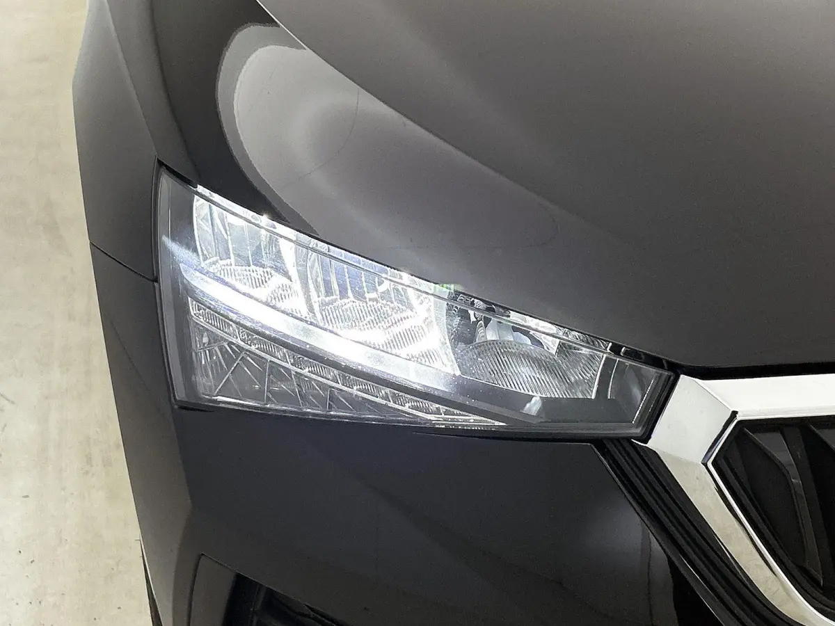 1.0 TSI Active 95 PK | CRUISE CONTROL | AIRCO | APPLE CARPLAY | LED | RIJSTROOKSENSOR MET CORRECTIE