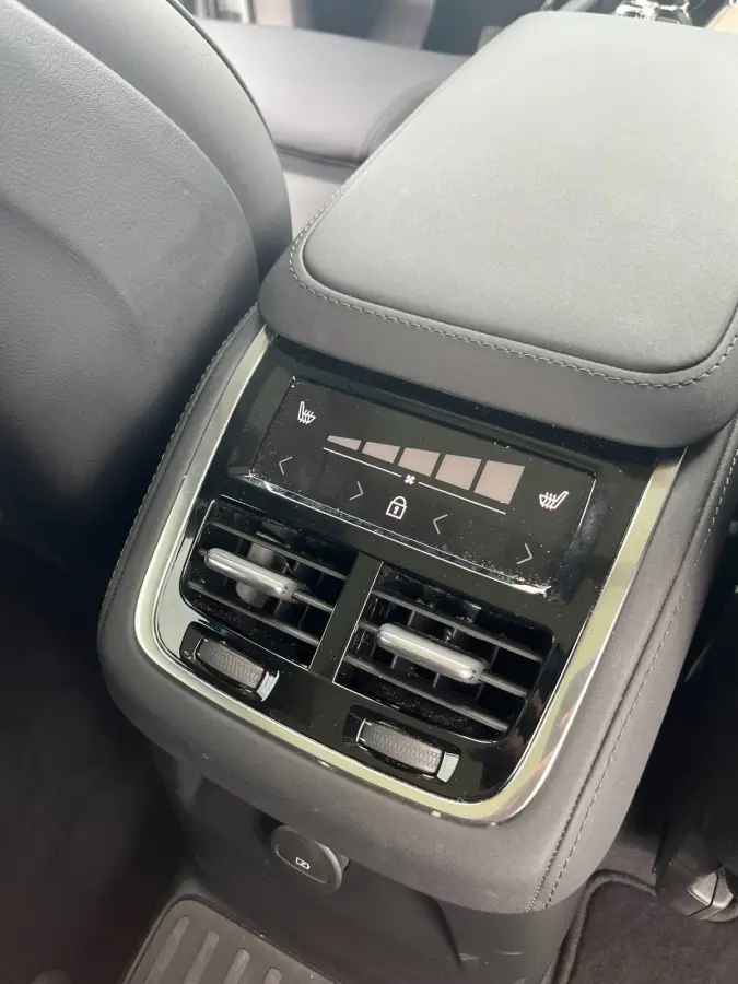 2.0 T8 Plug-in hybrid AWD Plus Bright |7 -zitter | Fabrieks garantie | Vapour Grey