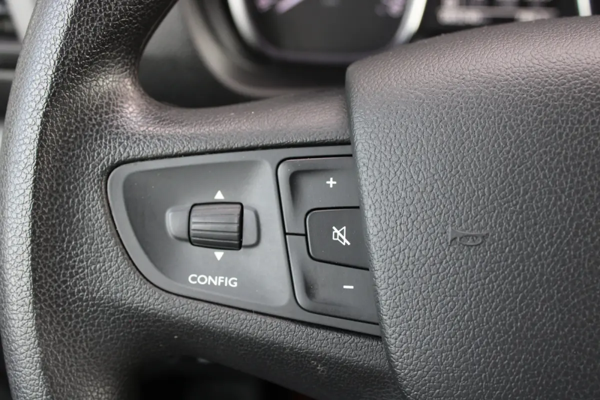2.0 BlueHDI 120 M Driver | Navigatie | Camera | 3-Zits | Climate control | Lichtmetaal | Trekhaak | 85.000km |