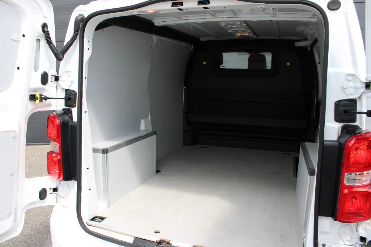 2.0 BlueHDI 120 M Driver | Navigatie | Camera | 3-Zits | Climate control | Lichtmetaal | Trekhaak | 85.000km |