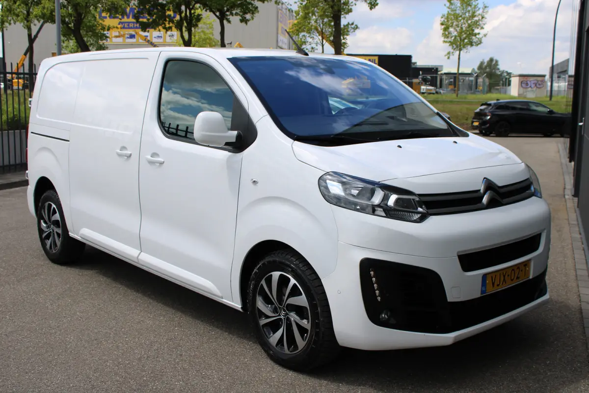 2.0 BlueHDI 120 M Driver | Navigatie | Camera | 3-Zits | Climate control | Lichtmetaal | Trekhaak | 85.000km |