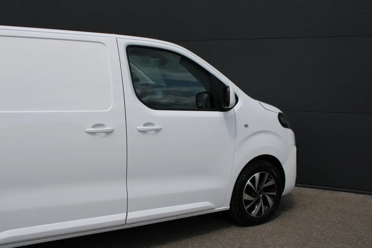 2.0 BlueHDI 120 M Driver | Navigatie | Camera | 3-Zits | Climate control | Lichtmetaal | Trekhaak | 85.000km |
