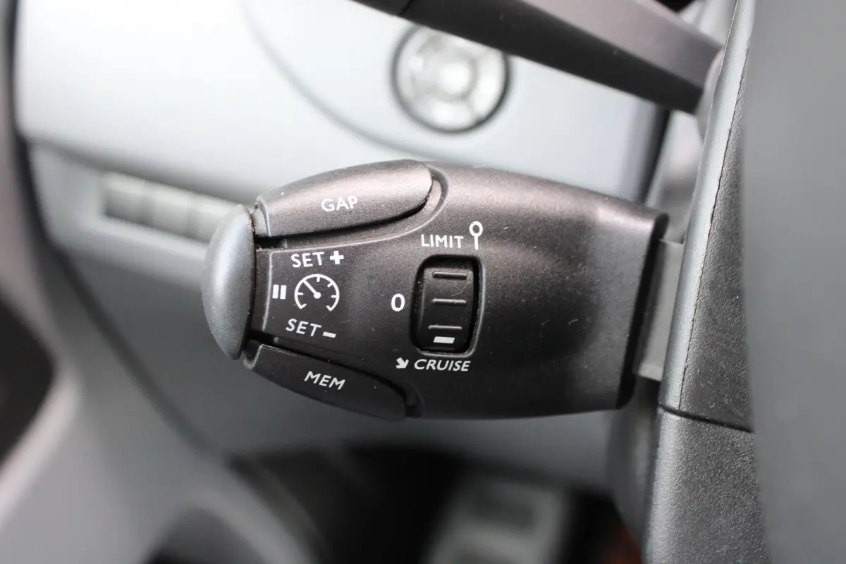2.0 BlueHDI 120 M Driver | Navigatie | Camera | 3-Zits | Climate control | Lichtmetaal | Trekhaak | 85.000km |