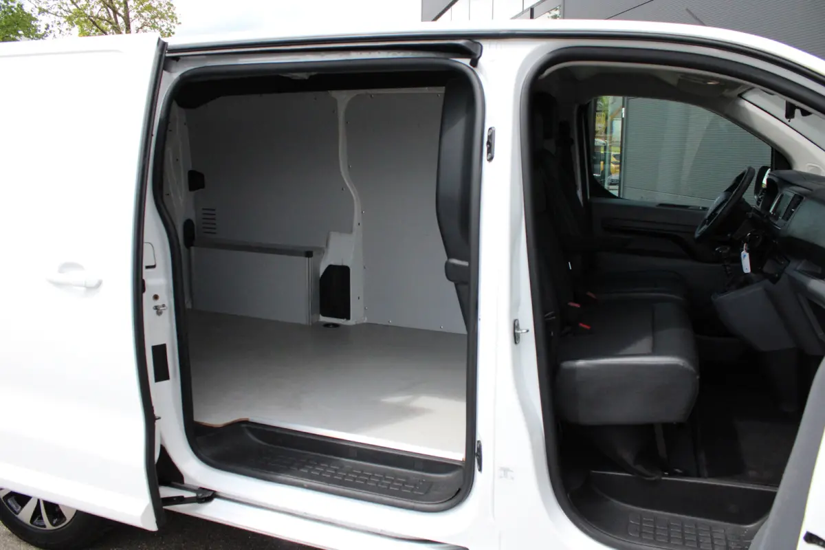 2.0 BlueHDI 120 M Driver | Navigatie | Camera | 3-Zits | Climate control | Lichtmetaal | Trekhaak | 85.000km |