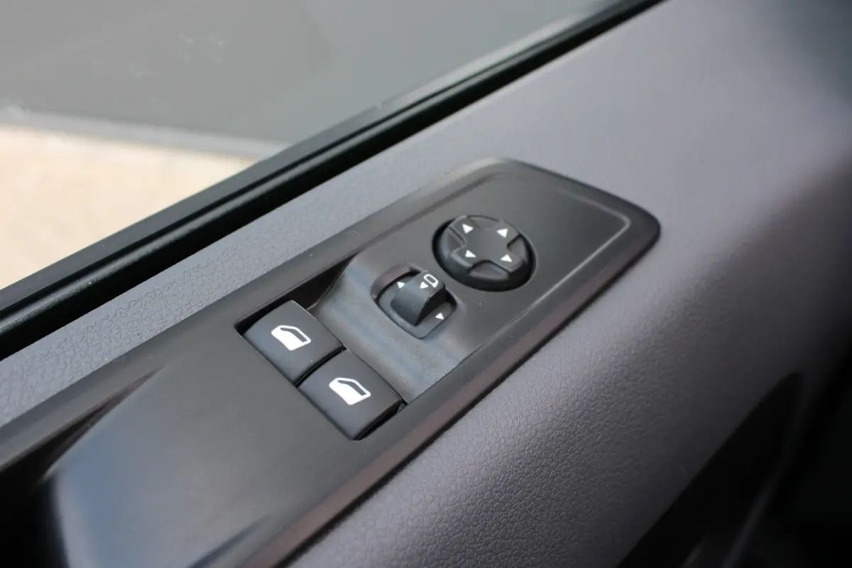2.0 BlueHDI 120 M Driver | Navigatie | Camera | 3-Zits | Climate control | Lichtmetaal | Trekhaak | 85.000km |