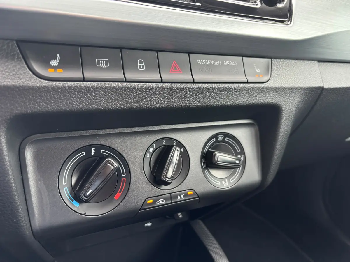 1.0 TSI Ambition | Stoelverwarming | Bluetooth | Cruise | Airco