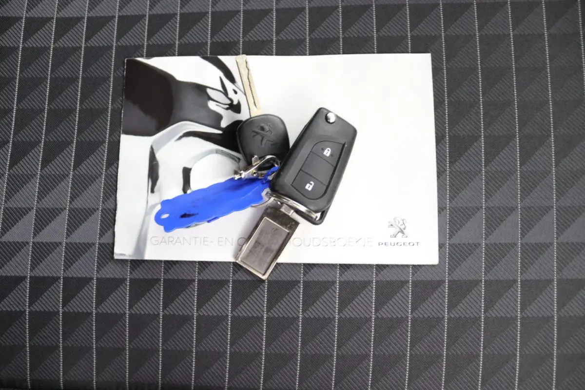 1.0 e-VTi Active | 5 Deurs | Airco |