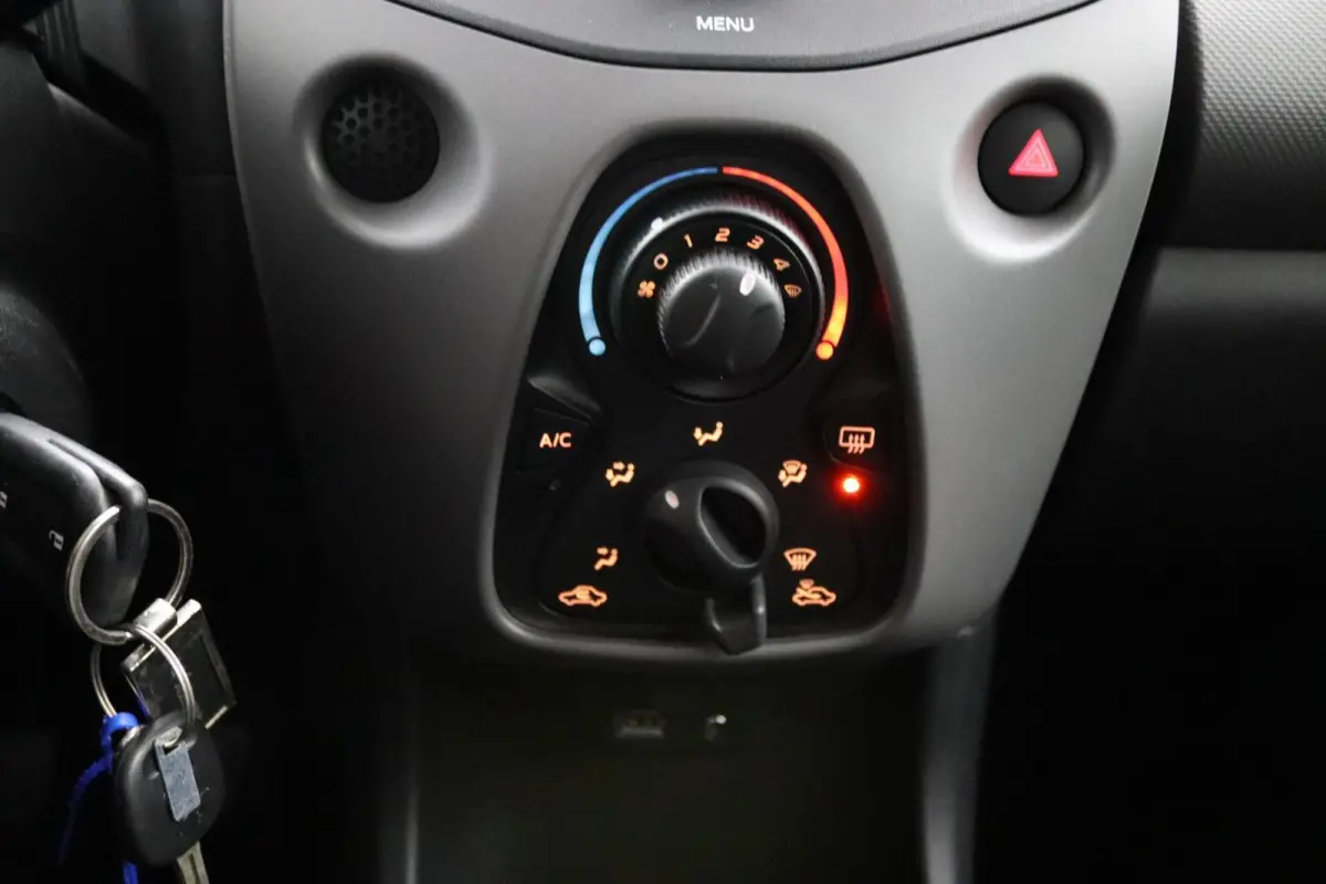 1.0 e-VTi Active | 5 Deurs | Airco |