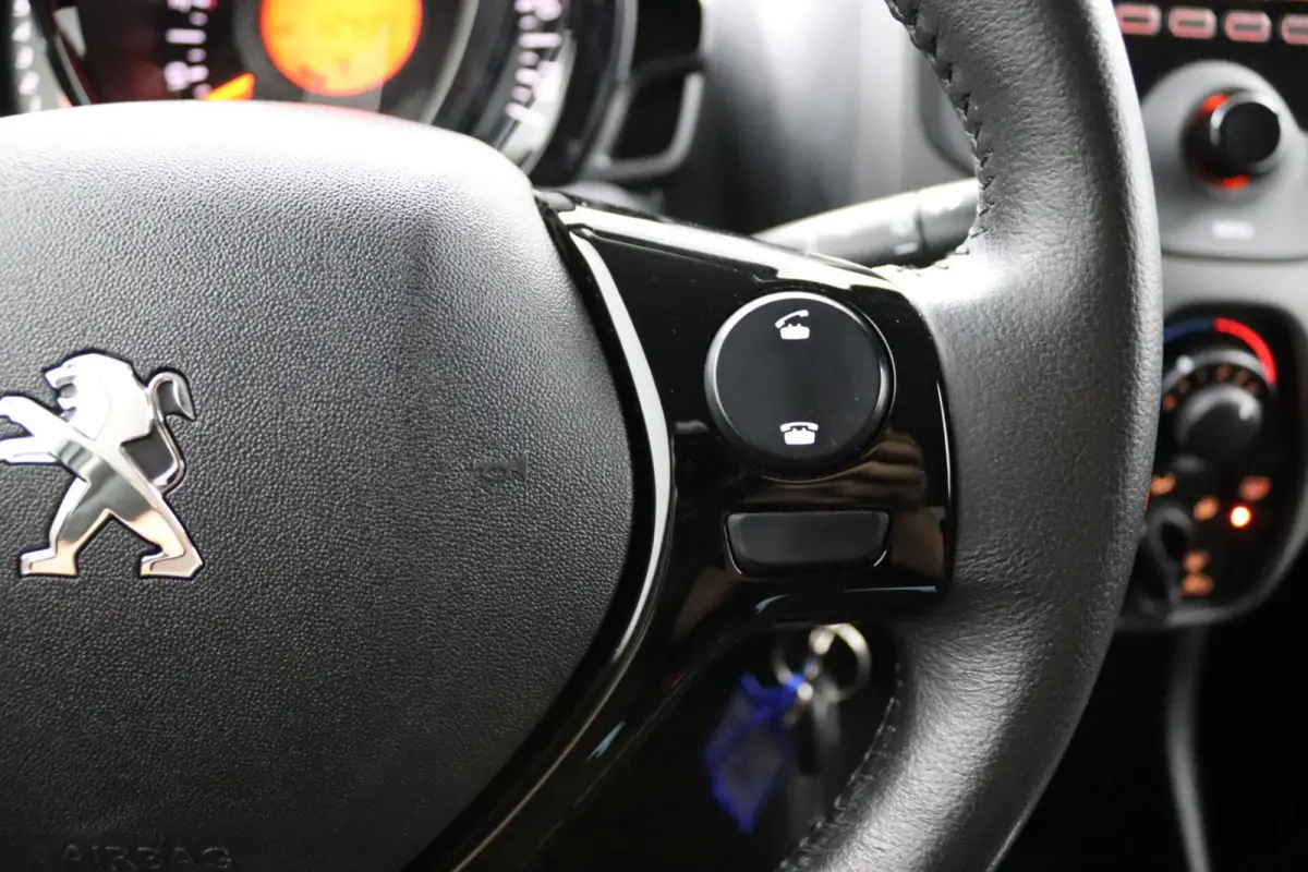 1.0 e-VTi Active | 5 Deurs | Airco |