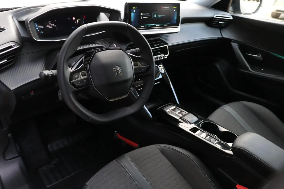 EV Allure Pack 50 kWh Lane Assist PDC Camera Cruise Control Navi Apple CarPlay Android Auto Keyless Start LMV 62000KM BJ2022