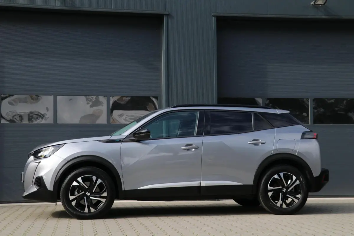 EV Allure Pack 50 kWh Lane Assist PDC Camera Cruise Control Navi Apple CarPlay Android Auto Keyless Start LMV 62000KM BJ2022