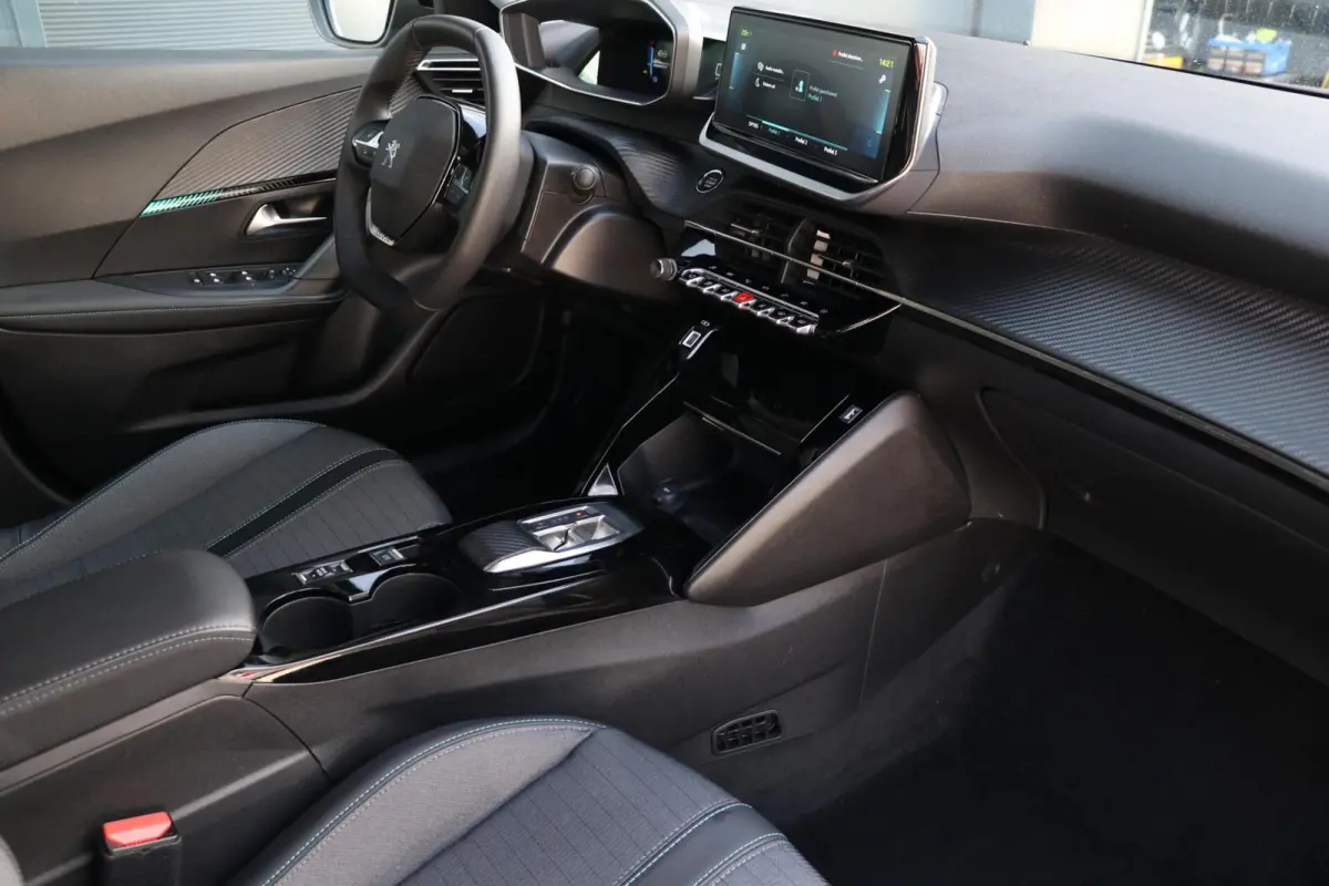 EV Allure Pack 50 kWh Lane Assist PDC Camera Cruise Control Navi Apple CarPlay Android Auto Keyless Start LMV 62000KM BJ2022