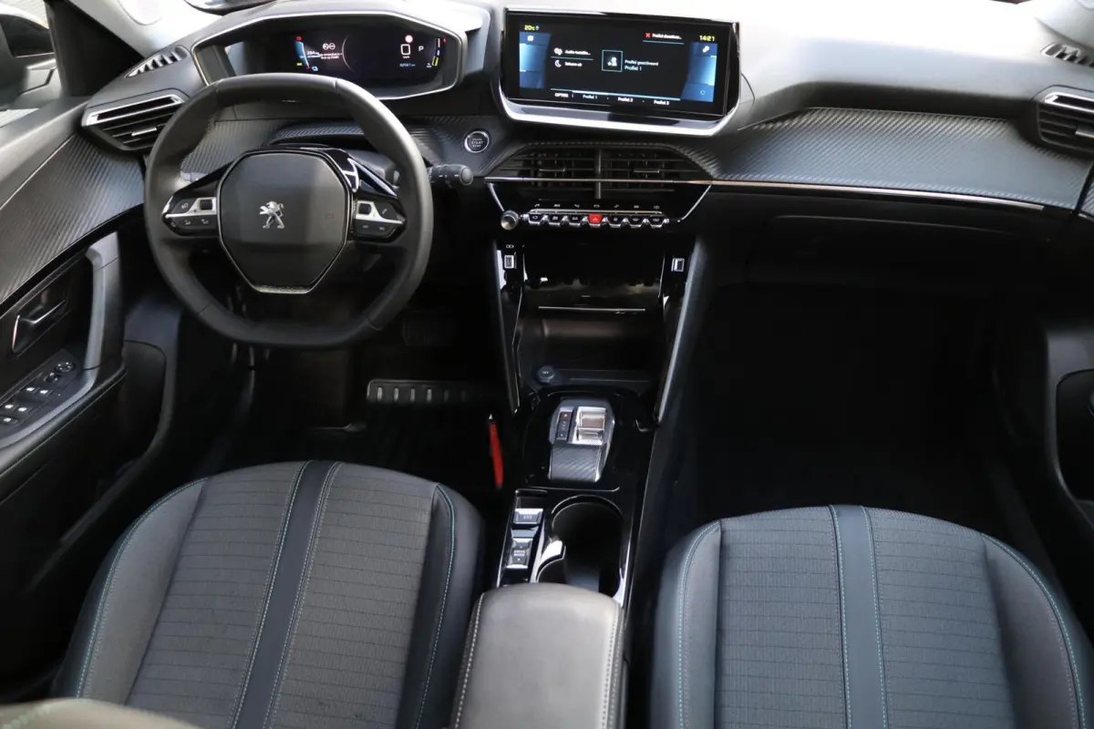 EV Allure Pack 50 kWh Lane Assist PDC Camera Cruise Control Navi Apple CarPlay Android Auto Keyless Start LMV 62000KM BJ2022
