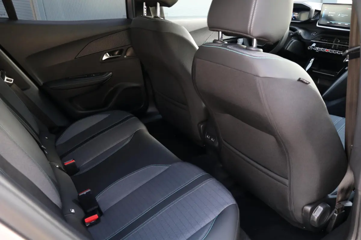 EV Allure Pack 50 kWh Lane Assist PDC Camera Cruise Control Navi Apple CarPlay Android Auto Keyless Start LMV 62000KM BJ2022