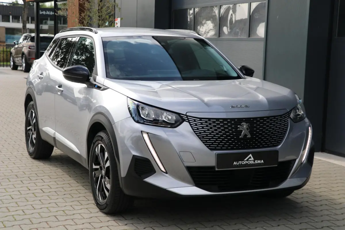 EV Allure Pack 50 kWh Lane Assist PDC Camera Cruise Control Navi Apple CarPlay Android Auto Keyless Start LMV 62000KM BJ2022