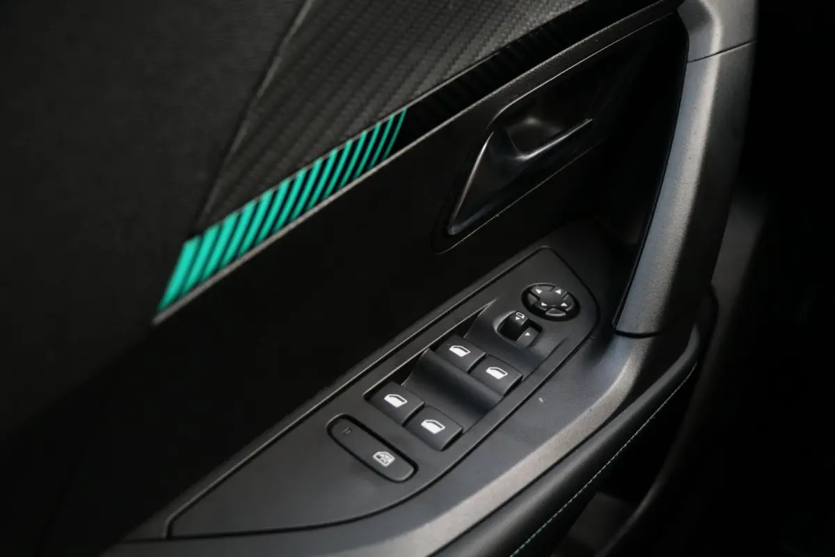 EV Allure Pack 50 kWh Lane Assist PDC Camera Cruise Control Navi Apple CarPlay Android Auto Keyless Start LMV 62000KM BJ2022