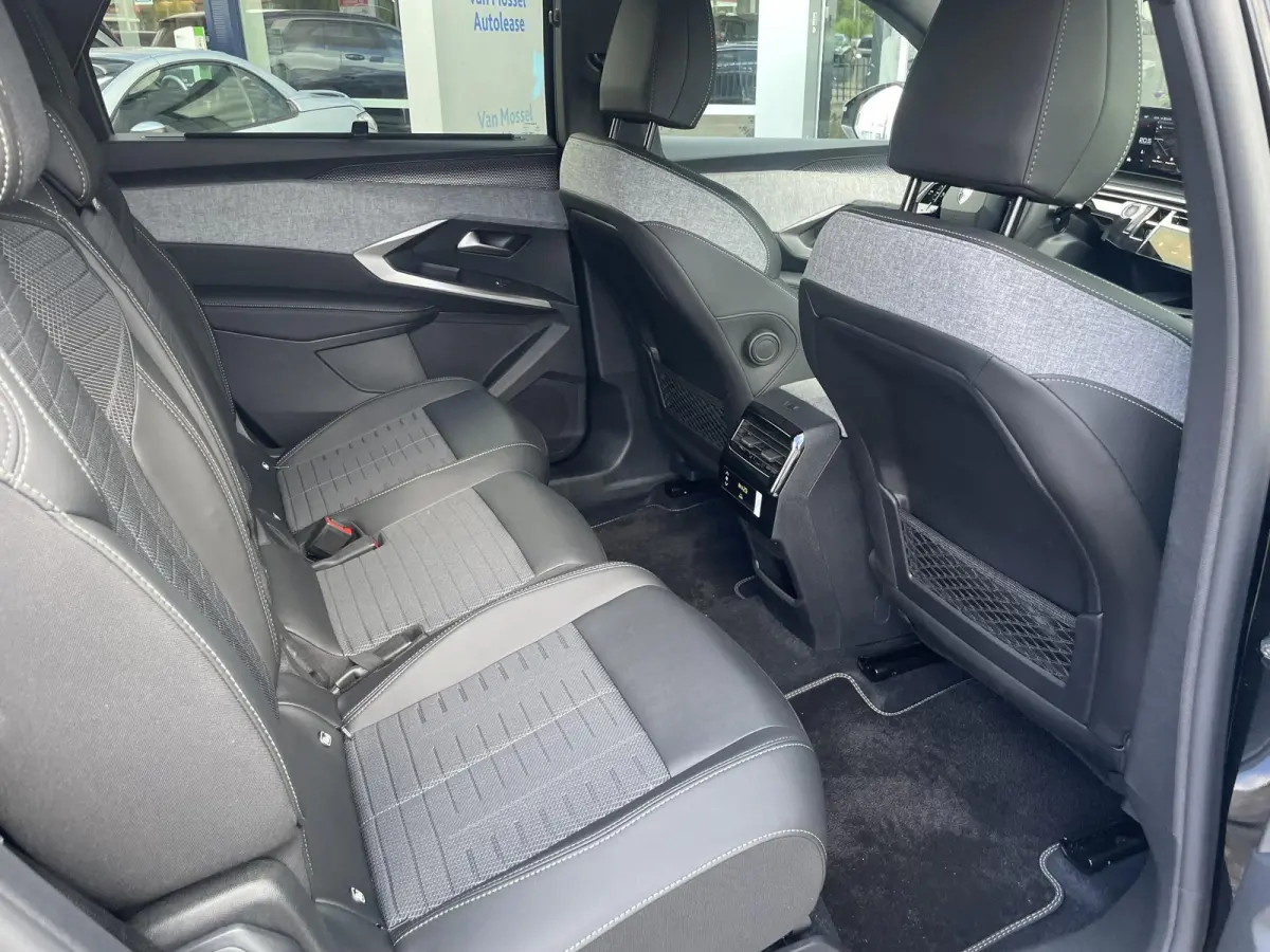 1.2 Hybrid 145 GT 7p FULL OPTIONS!