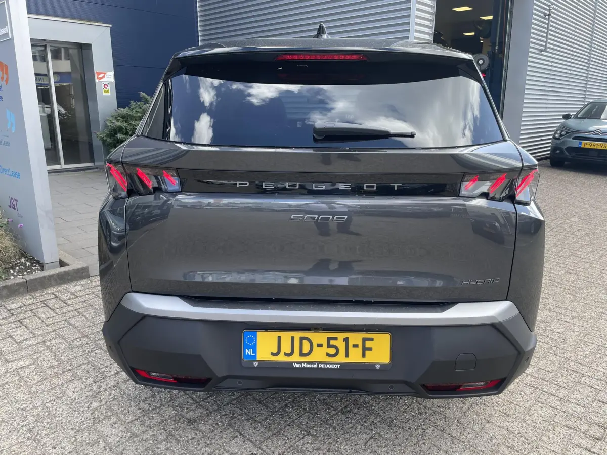 1.2 Hybrid 145 GT 7p FULL OPTIONS!