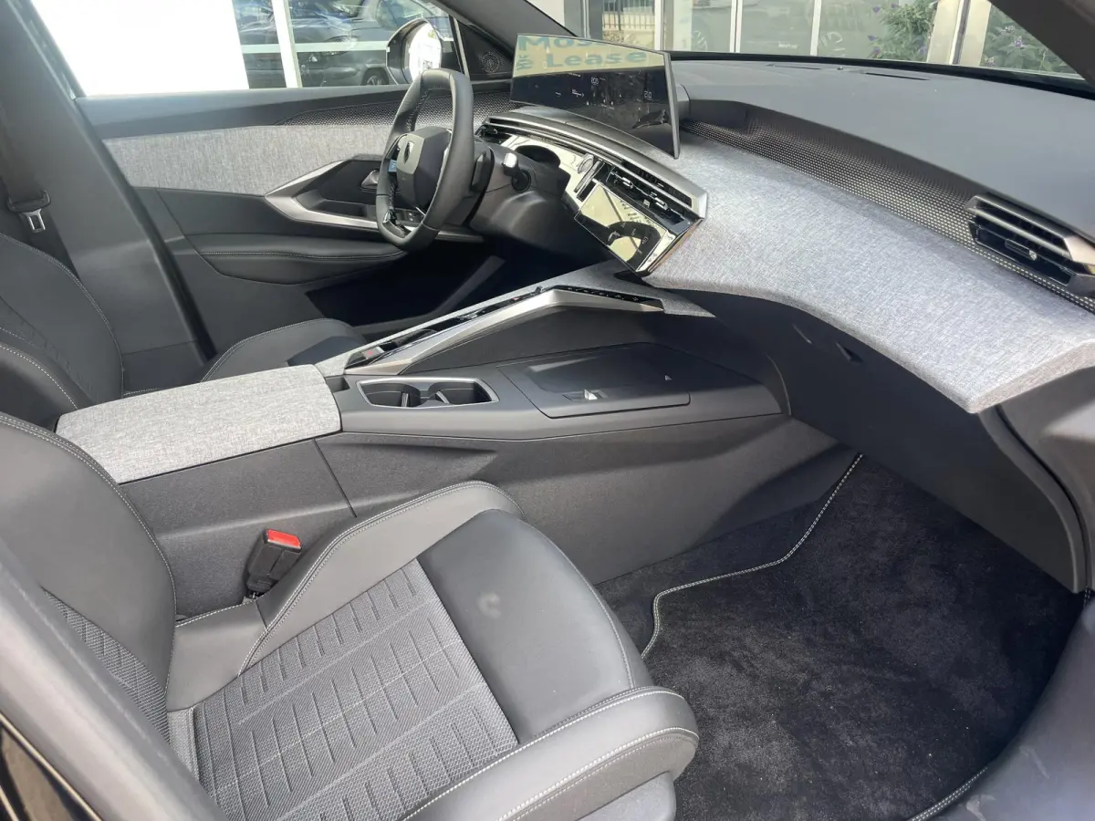 1.2 Hybrid 145 GT 7p FULL OPTIONS!