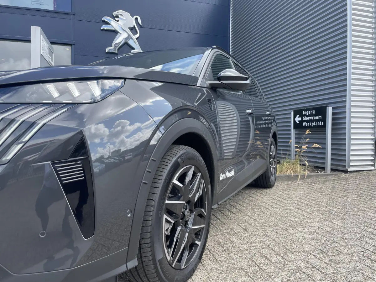1.2 Hybrid 145 GT 7p FULL OPTIONS!