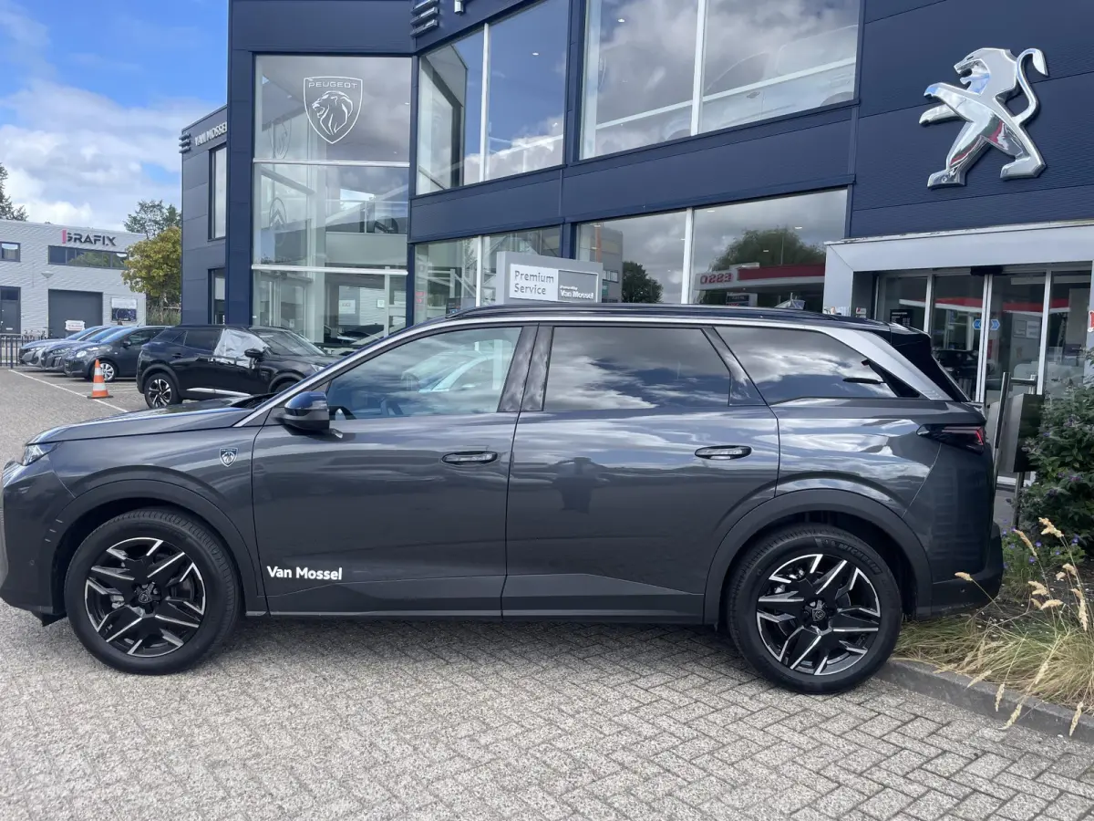 1.2 Hybrid 145 GT 7p FULL OPTIONS!