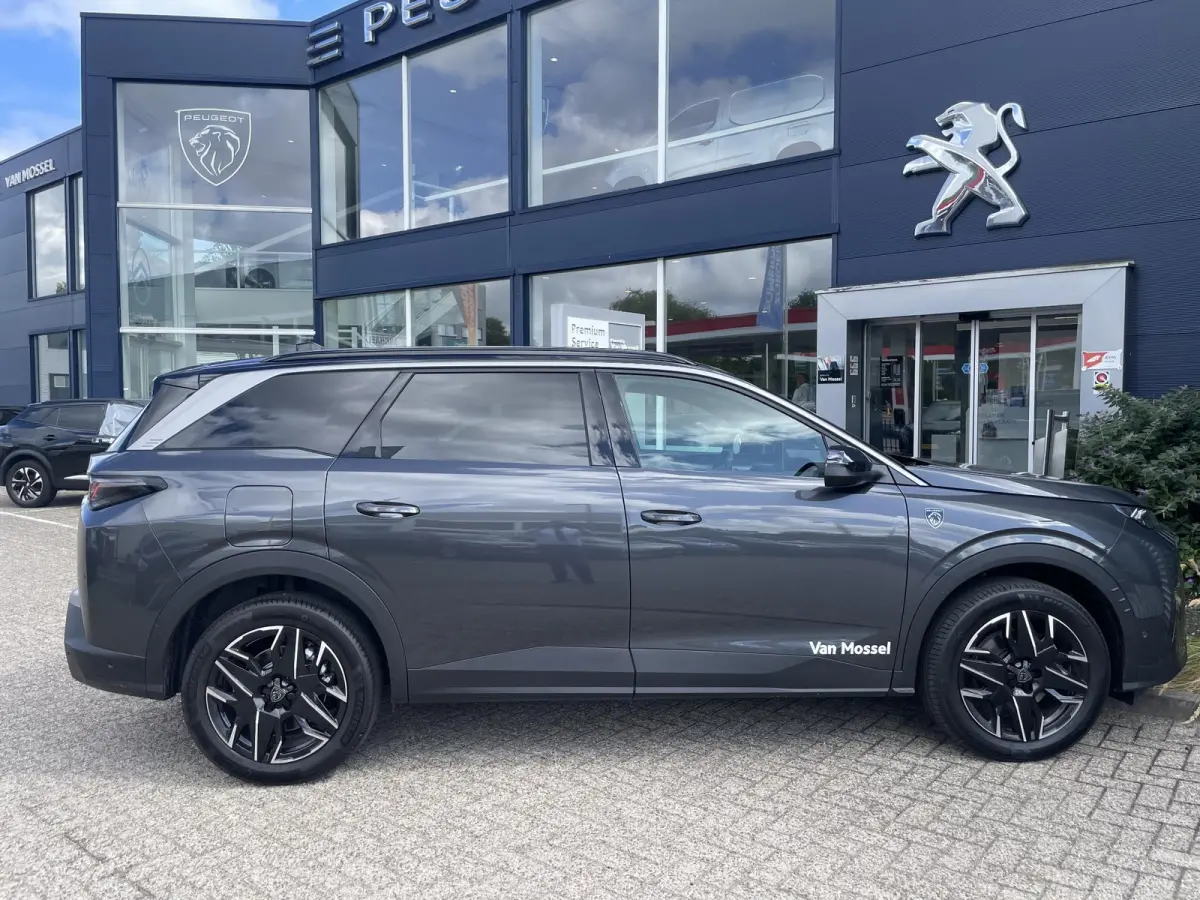 1.2 Hybrid 145 GT 7p FULL OPTIONS!