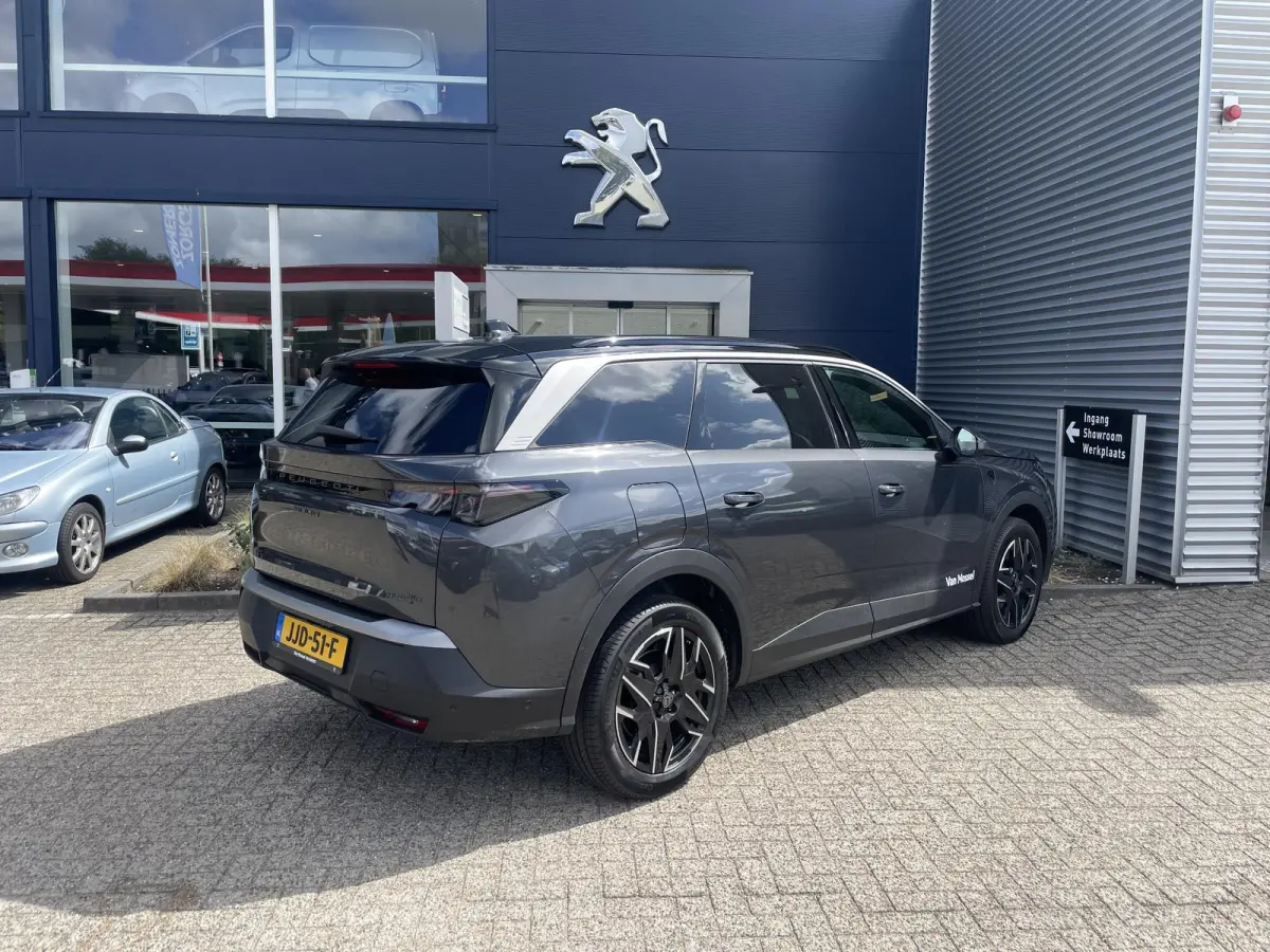 1.2 Hybrid 145 GT 7p FULL OPTIONS!