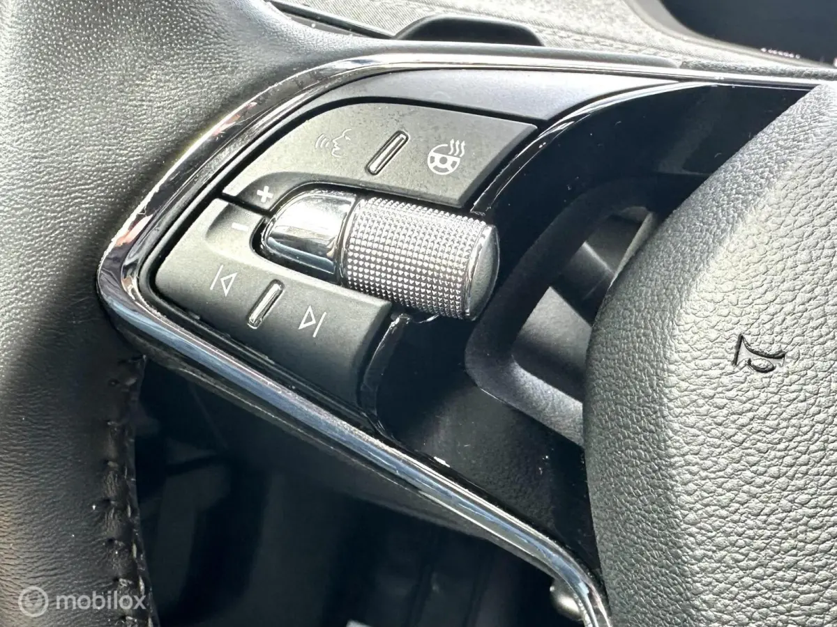80 SOH 92% CARPLAY WEGKLAPBARE TREKHAAK STUURVERWARMING SFEERVERLICHTING ACHTERUITRIJ CAMERA GROTE ACCU!!