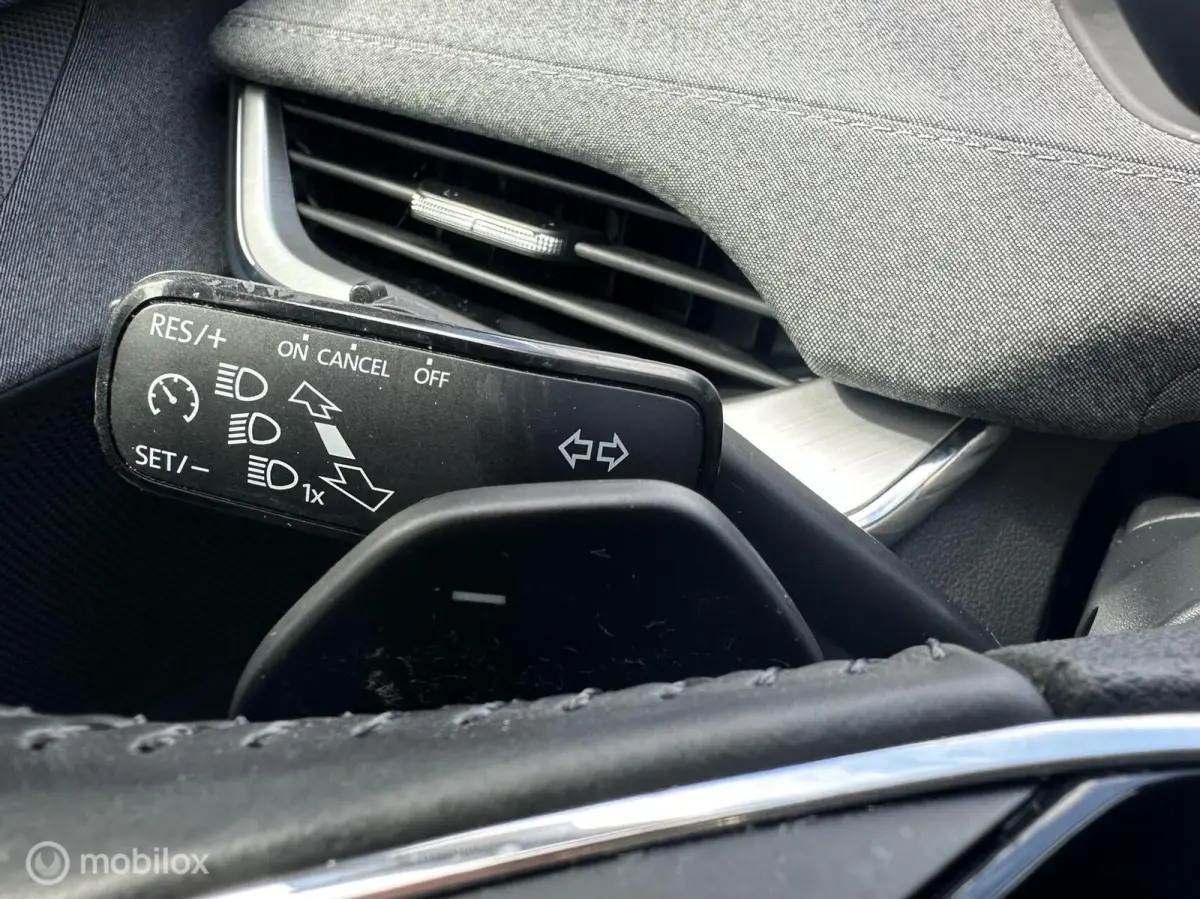 80 SOH 92% CARPLAY WEGKLAPBARE TREKHAAK STUURVERWARMING SFEERVERLICHTING ACHTERUITRIJ CAMERA GROTE ACCU!!