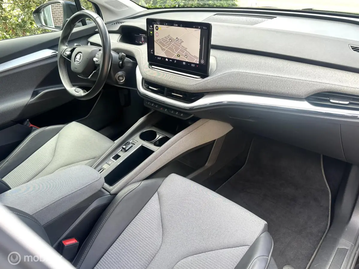 80 SOH 92% CARPLAY WEGKLAPBARE TREKHAAK STUURVERWARMING SFEERVERLICHTING ACHTERUITRIJ CAMERA GROTE ACCU!!