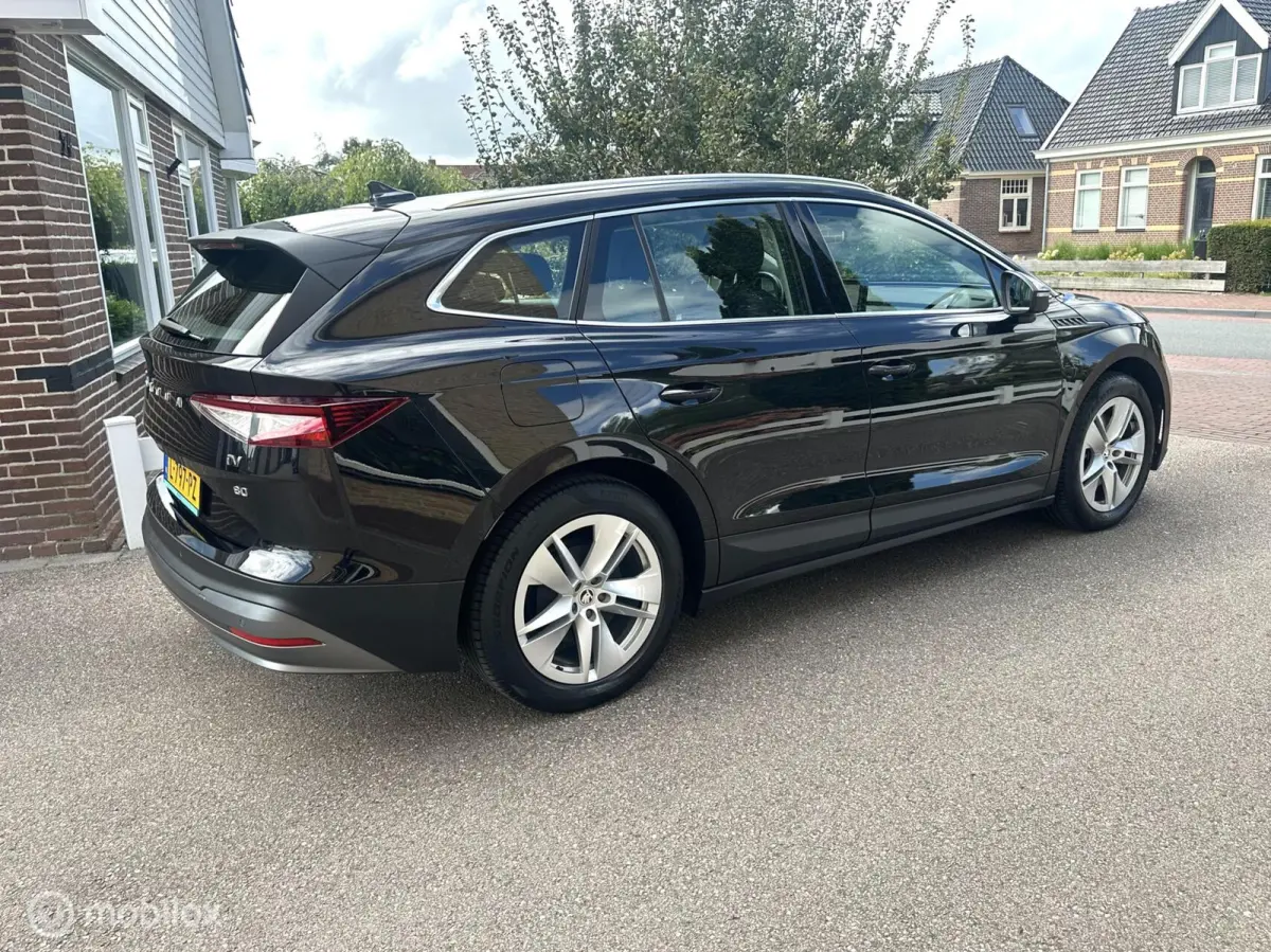 80 SOH 92% CARPLAY WEGKLAPBARE TREKHAAK STUURVERWARMING SFEERVERLICHTING ACHTERUITRIJ CAMERA GROTE ACCU!!