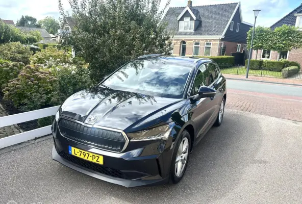 80 SOH 92% CARPLAY WEGKLAPBARE TREKHAAK STUURVERWARMING SFEERVERLICHTING ACHTERUITRIJ CAMERA GROTE ACCU!!