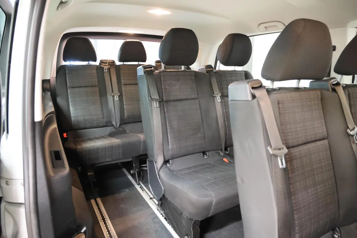 PRO L3 9 PERSOONS PERSONENBUS