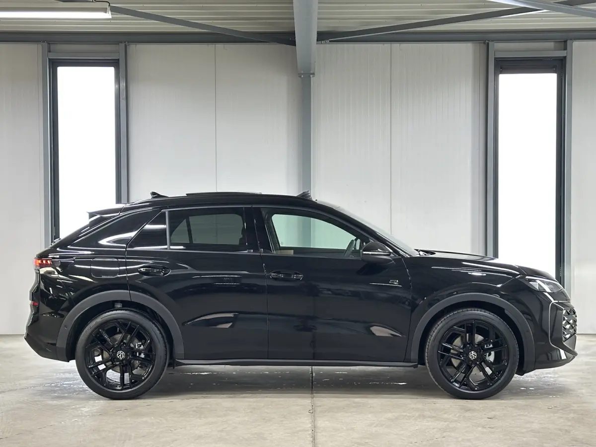1.5 eTsi R-Line First Edition | Trekhaak | Pano | Black-style | Licht-pakket (IQ.Light)