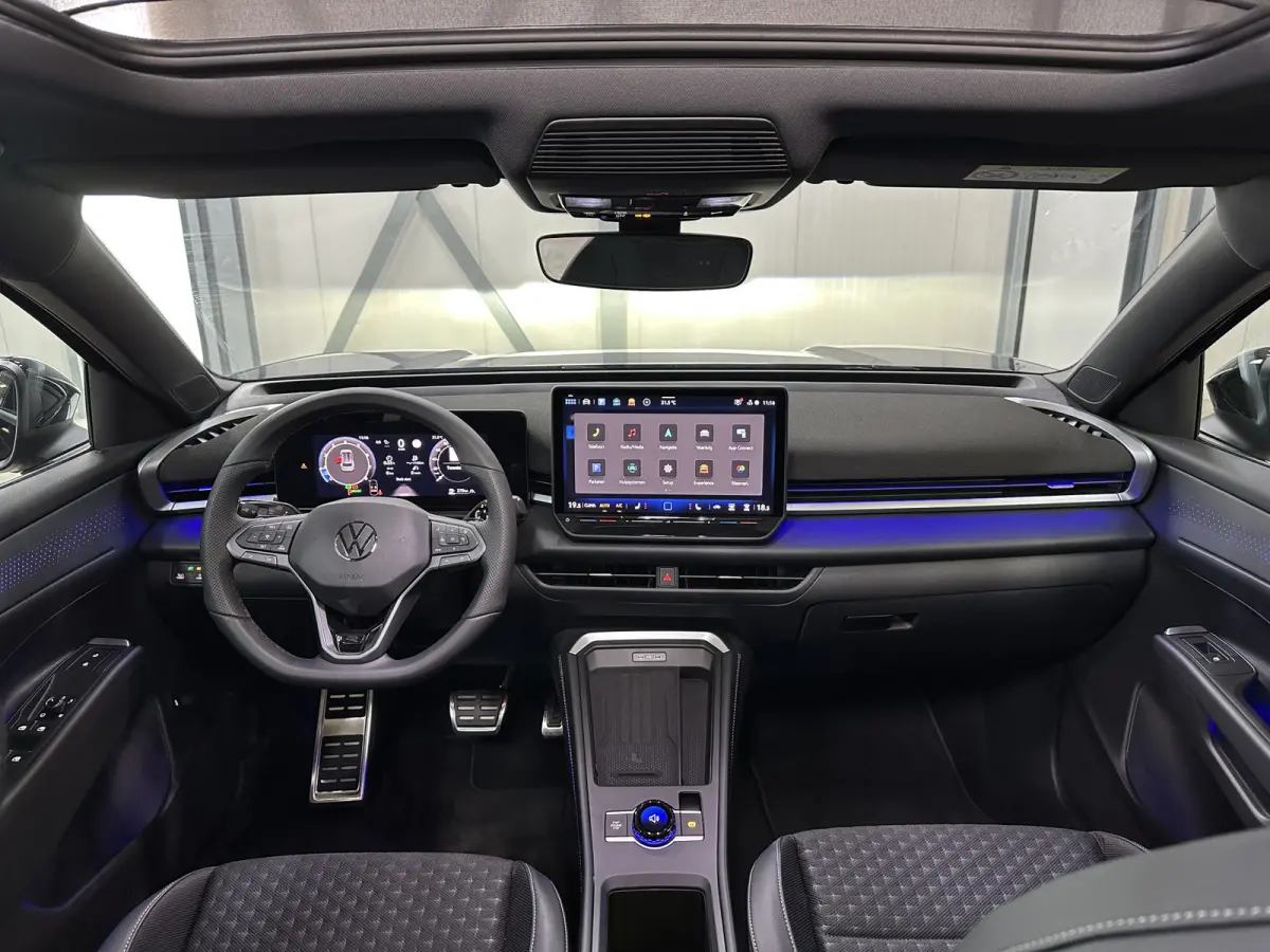 1.5 eTsi R-Line First Edition | Trekhaak | Pano | Black-style | Licht-pakket (IQ.Light)