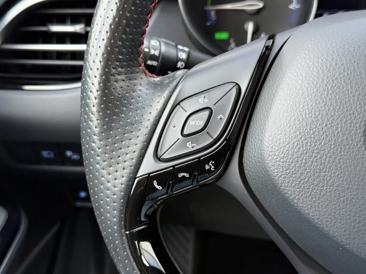 2.0 Hybrid GR-Sport | JBL | ACC | Elek. Stoel | Camera | Keyless | 19 inch
