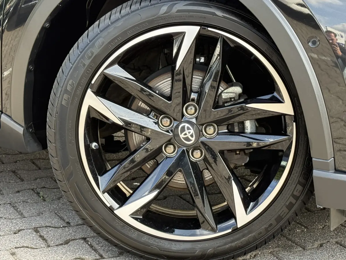 2.0 Hybrid GR-Sport | JBL | ACC | Elek. Stoel | Camera | Keyless | 19 inch