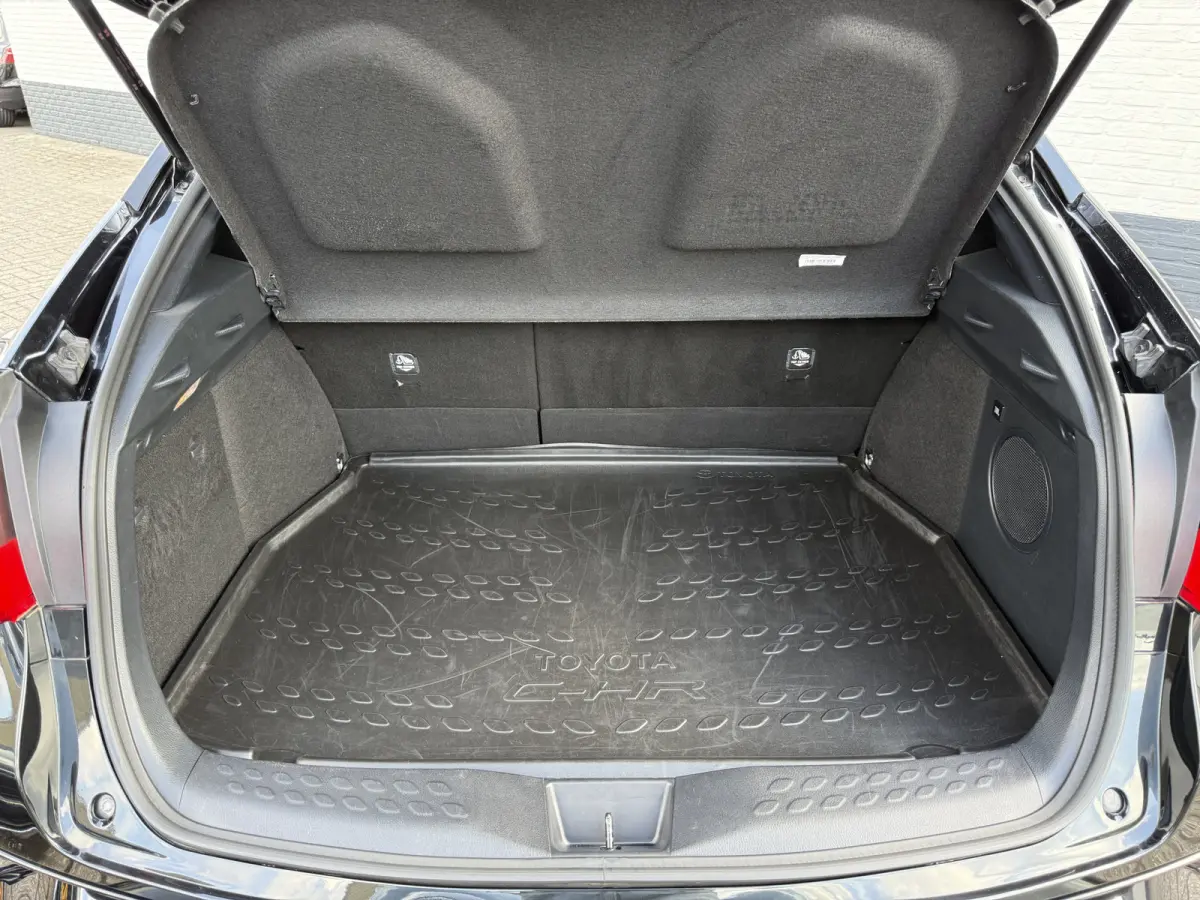 2.0 Hybrid GR-Sport | JBL | ACC | Elek. Stoel | Camera | Keyless | 19 inch